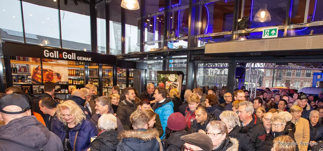 Zo’n 1.500 bezoekers bij heropening Albert Heijn Vos