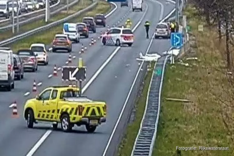 Het dak gaat eraf op de A7 bij Zaanstad