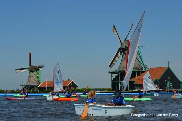 Kinderen kunnen gratis kennismaken met de watersport bij Optimist on Tour op de Zaanse Schans