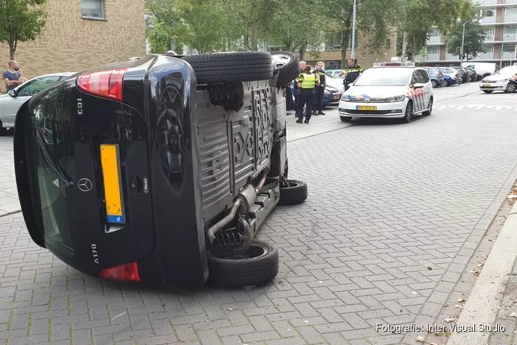 Auto op z&#39;n kant in Zaandam