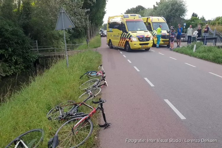 Twee wielrenners gewond bij val