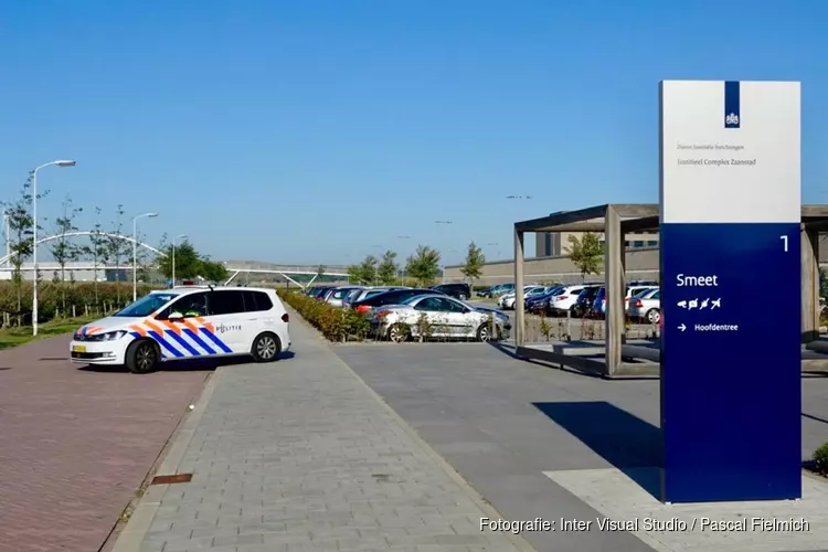 Gedetineerde steekt celgenoot meerdere keren met schilmesje in gevangenis Westzaan