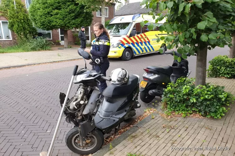 Scooters botsen in Zaandijk