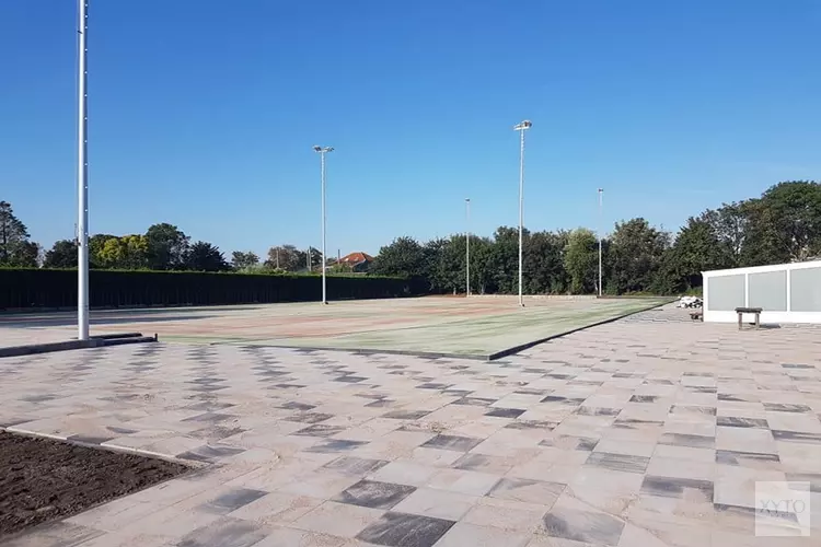 Nieuwe minibaan voor TV Westzaan om jeugd aan het tennissen te krijgen