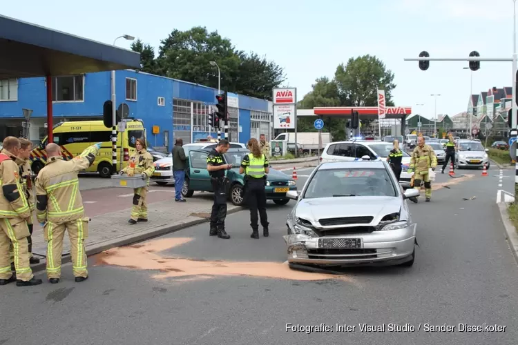 Aanrijding in Zaandam: twee auto&#39;s total loss