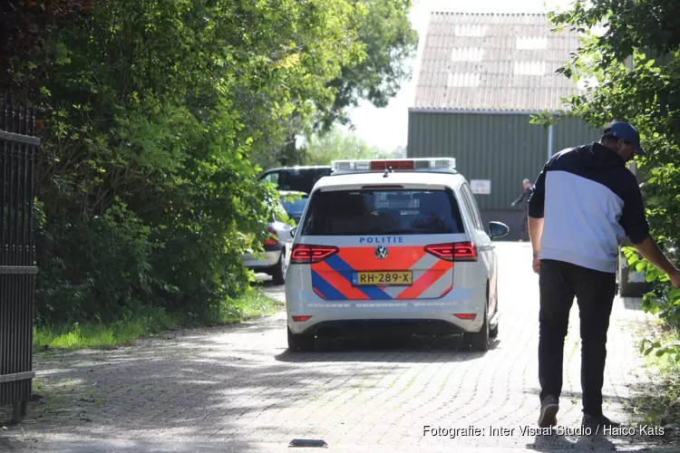 Vrouw valt van paard bij stoeterij Wijdewormer