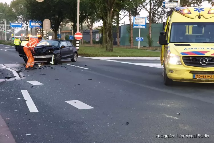 Veel schade bij botsing Oostzaan