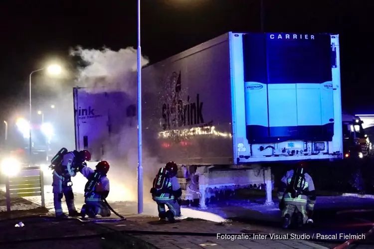 Vrachtwagen dreigt in brand te vliegen