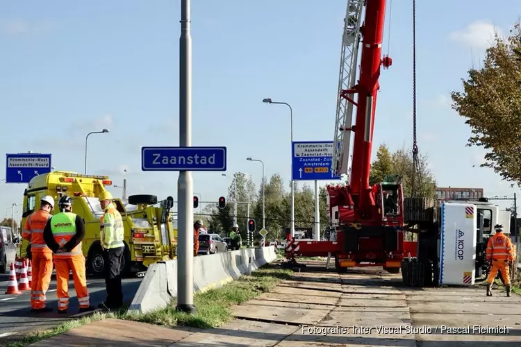 Spuitboorkraan gekanteld in Krommenie