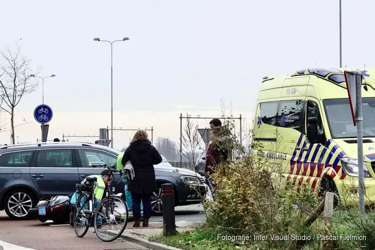 Vrouw op scooter aangereden in Wormerveer