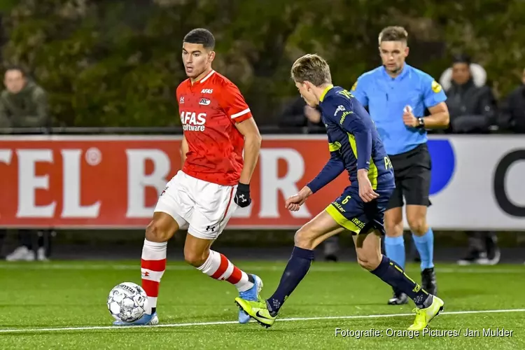 Aboukhlal schiet Jong AZ langs Helmond Sport