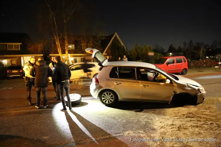 Auto botst tegen brug: bestuurder aangehouden