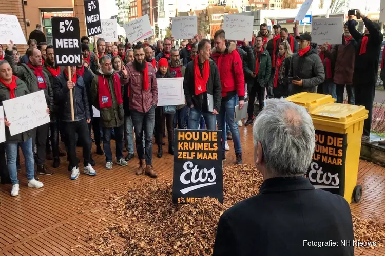 Etos-stakers gooien kliko&#39;s leeg bij hoofdkantoor Ahold: "Hou die kruimels maar"