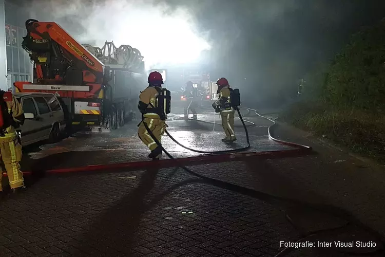 Vrachtwagen in brand in Zaandam