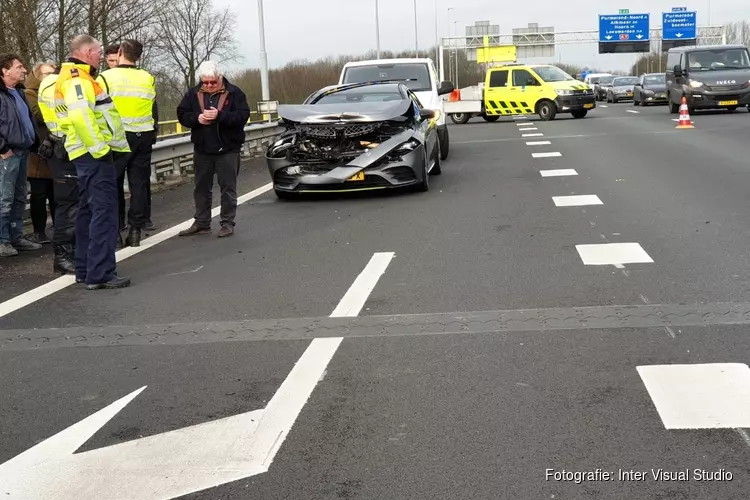 File op A7 richting Amsterdam door afgevallen glasplaten neemt af