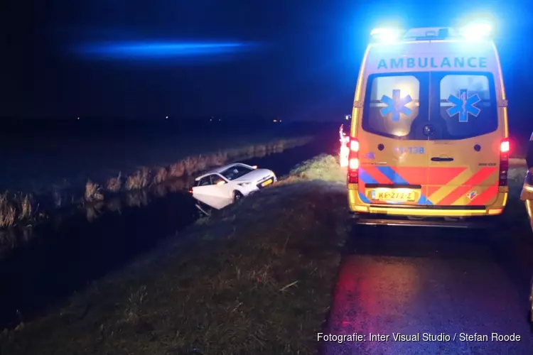 Auto te water in Wijdewormer