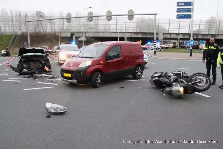 Motorrijder zwaar gewond bij ongeval Oostzaan