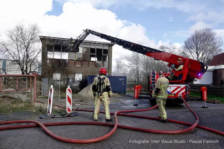 Brand in slooppand Zaandam