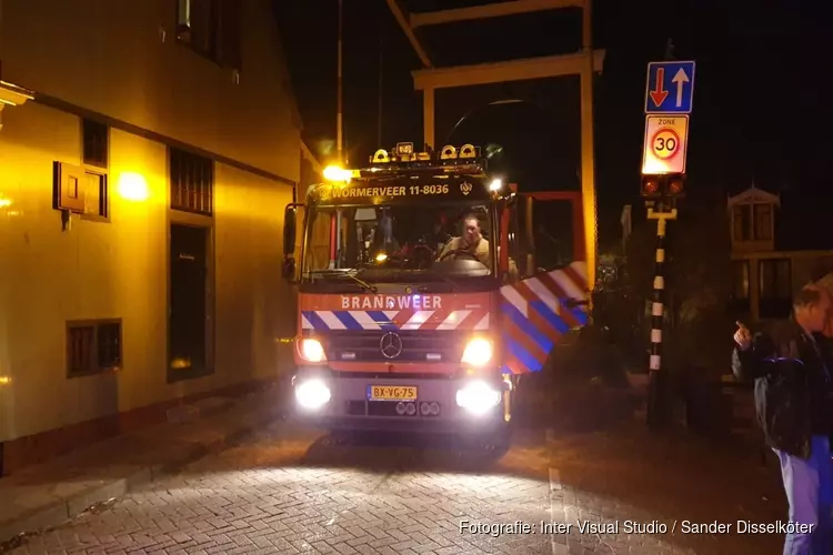 Brand op woonboot Westzaan