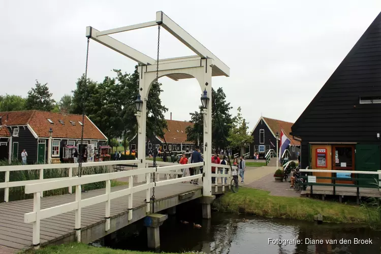 Vermakelijkheidsretributie Zaanse Schans uitgesteld - Meer tijd voor Zaanse Schans om een gezamenlijke toegangskaart voor toeristen te ontwikkelen