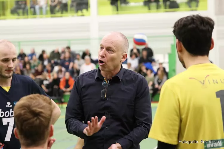 Zaanstad neemt afscheid van trainer Sandor Rieuwers