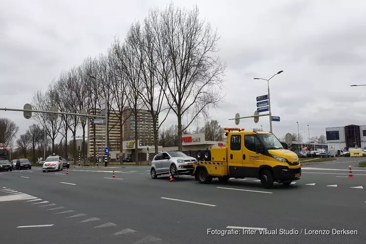 Auto klemgereden door politie in Oostzaan