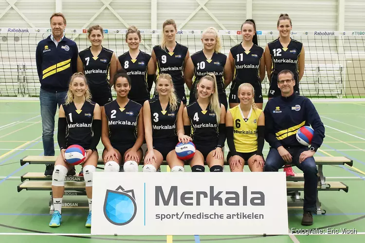 Zaanstad Dames 1 en trainers uit elkaar