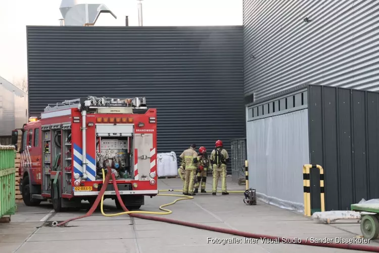 Middelbrand bij gebouw in Zaandam