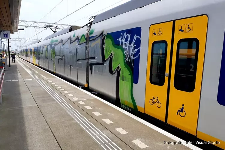 Graffitispuiters slaan weer toe op NS-station Wormerveer