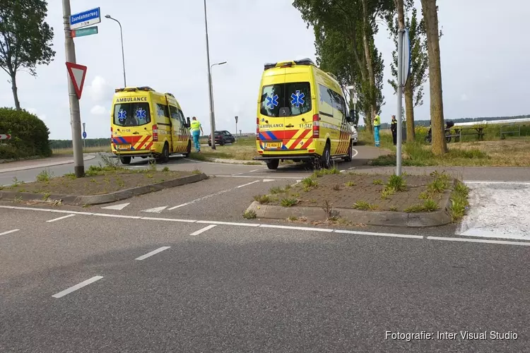 Ongeval met fietsers en bromfiets, drie gewonden