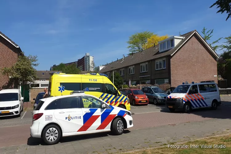 Autodieven slaan toe, bestuurder uit voertuig gesleurd