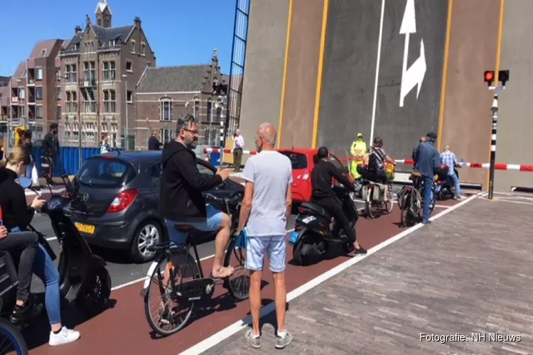 Pas geopende Wilhelminabrug wordt aangepast na meerdere fietsongelukken