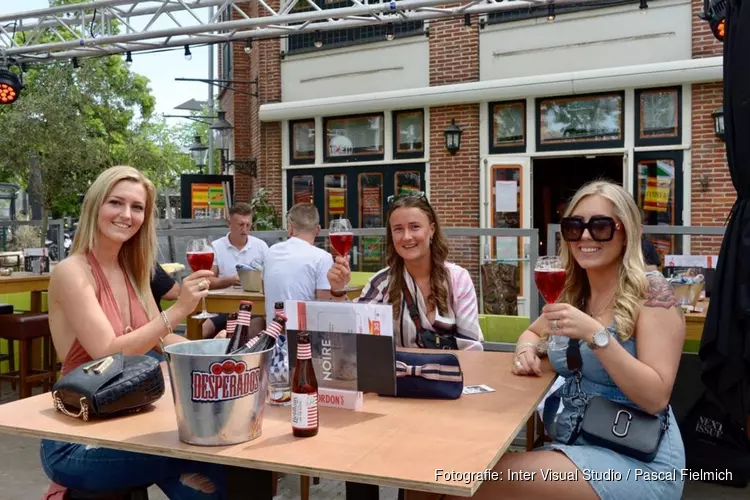 Volop genieten bij heropenen terrassen op de Dam