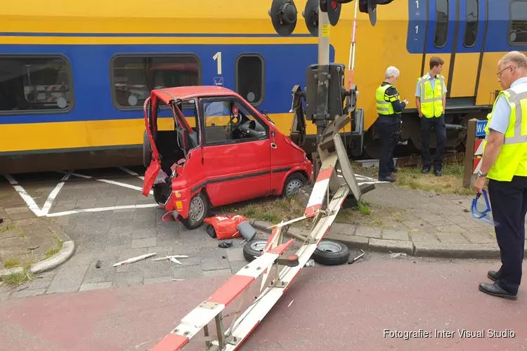 Max (29) ontsnapte aan de dood op spoor Zaandijk: "Brandweerman dacht dat ik er nog in zat"