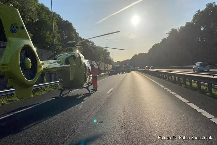 Vrouw bevalt in auto op A8: "Nog nooit zo blij geweest dat ik in de file heb gestaan"