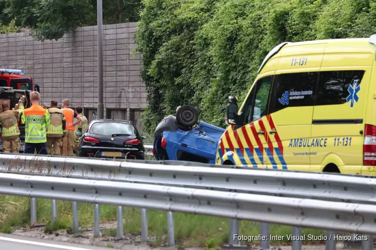 Twee gewonden bij zwaar ongeluk op A8: snelweg richting Amsterdam dicht