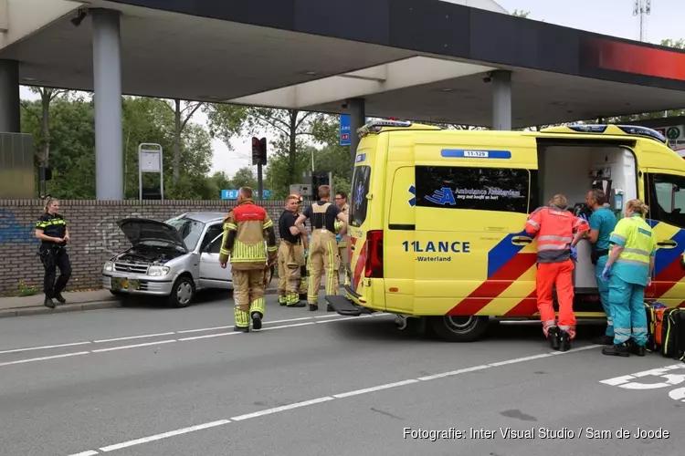 Ongeval met twee auto&#39;s op Koningin Julianaweg