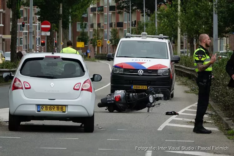 Scooterrijder aangereden in Zaandam