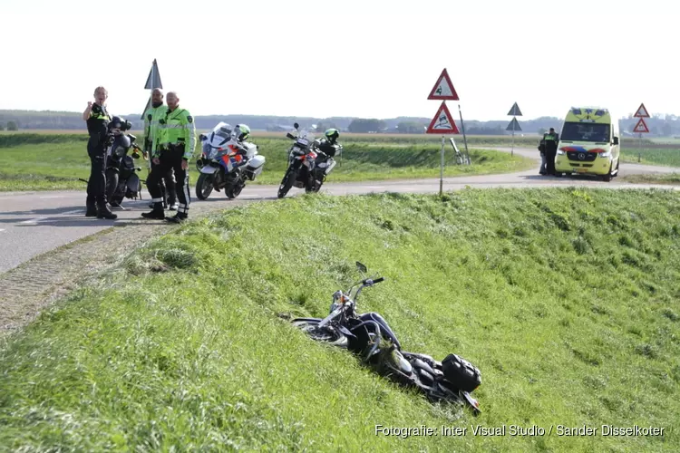 Motorrijder gewond na valpartij van dijk in Assendelft