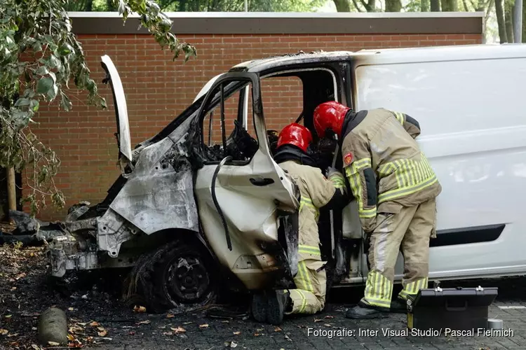 Fles met substantie aangetroffen na brand bedrijfsbus