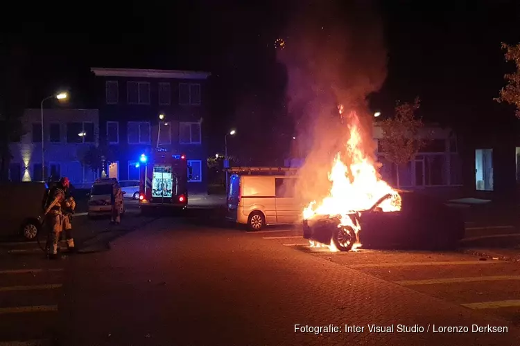 Auto in brand op parkeerplaats Zaandam