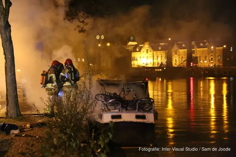 Brand op boot in Wormerveer