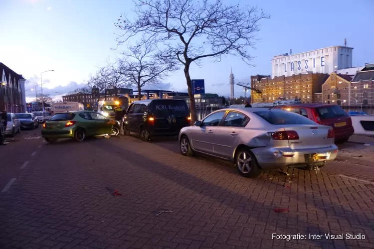 Botsing tussen vier voertuigen in Wormerveer