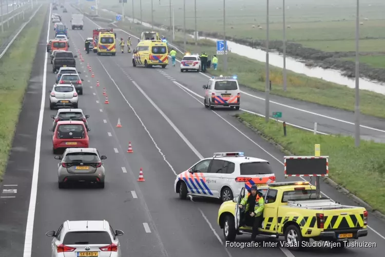 A7 richting Purmerend enige tijd afgesloten na onwel geworden persoon