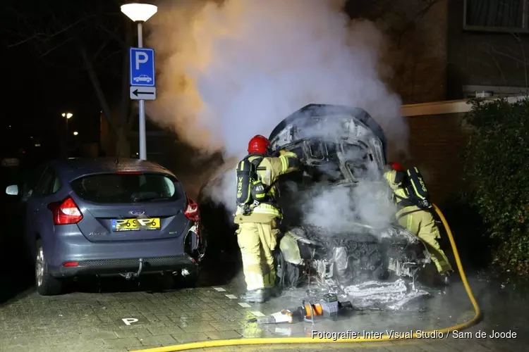 Getuigen gezocht na autobrand