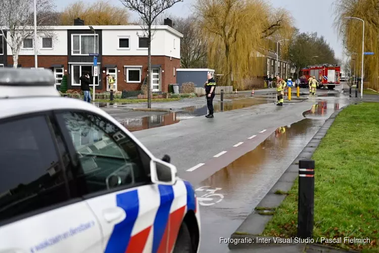 Vader en twee kinderen vallen in sinkhole te Wormerveer