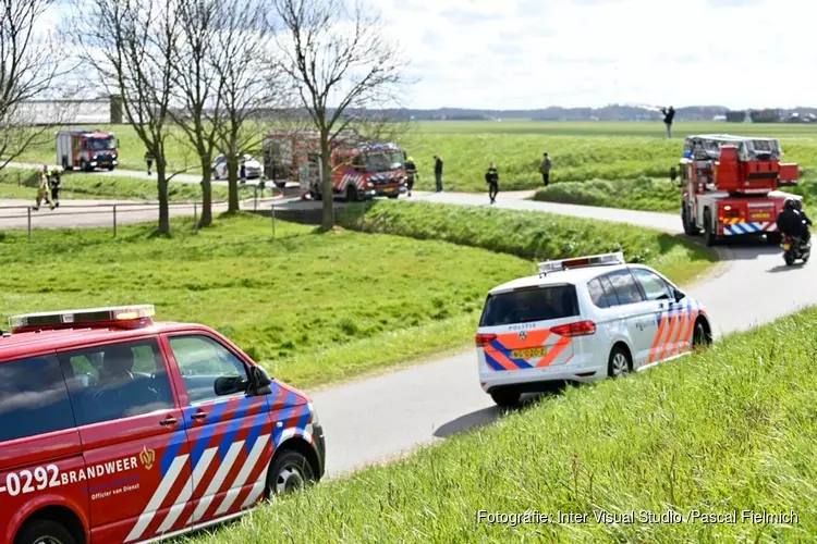 Landbouwvoertuig in brand Assendelft