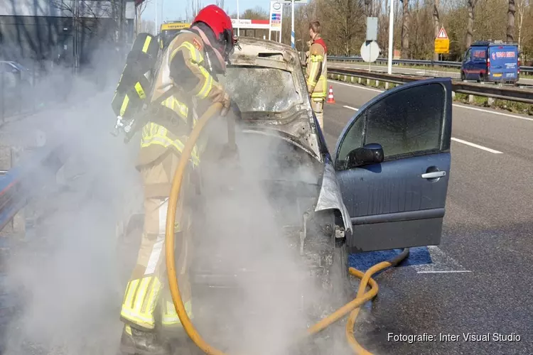 Auto in brand vlakbij knooppunt Zaandam