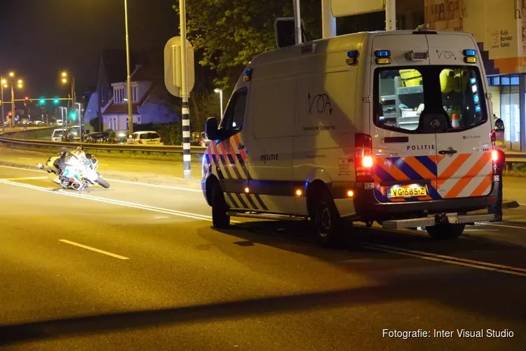 Motoragent aangereden in Krommenie: automobilist gevlucht