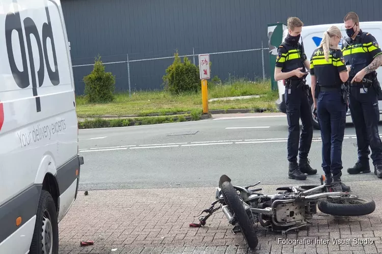 Bromfietser zwaargewond na ongeval in Wormerveer